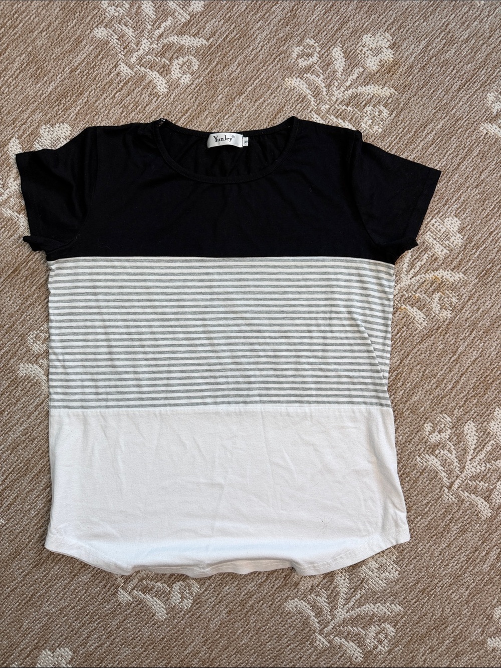Colorblock Short Sleeve Women's Top in Black and White